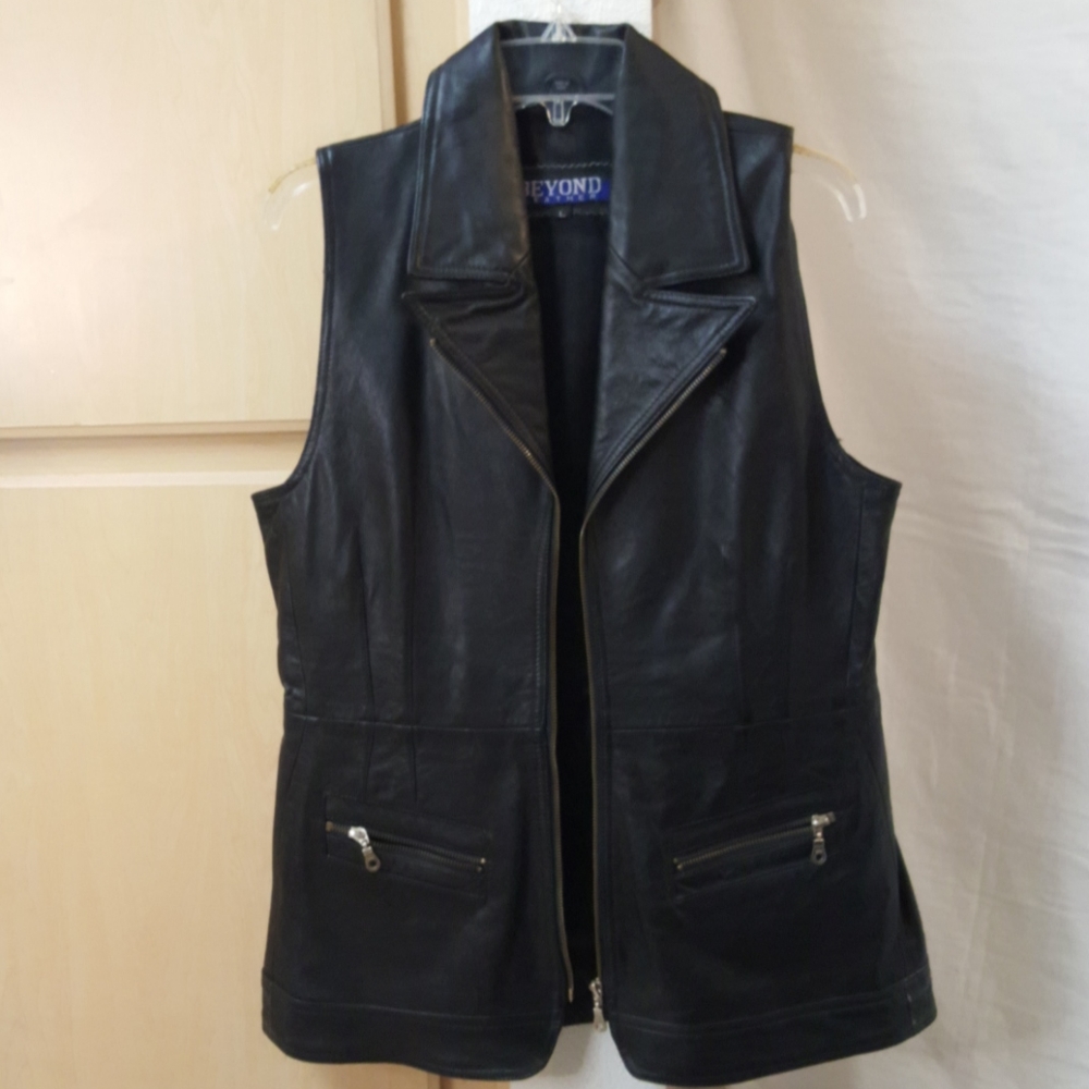 Beyond Women's Leather Sleeveless Jacket